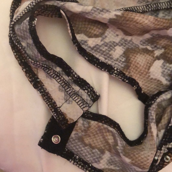 Super Cute Leopard Sequined Bodysuit - Picture 3 of 6